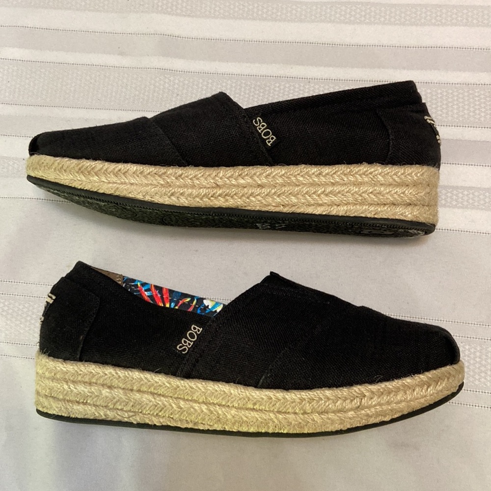 Bobs Skechers with Memory Foam & Arch Pillow Womens Slip On Loafer- size 8.5